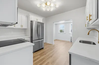 22 Douglas Ave #2