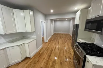 374 Oxford St #2