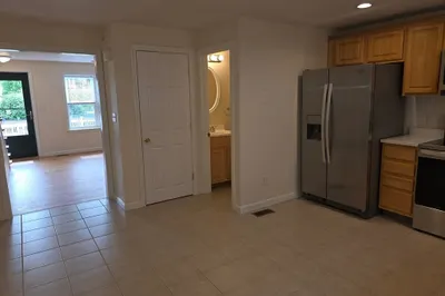 956 Warren Ave #5 1