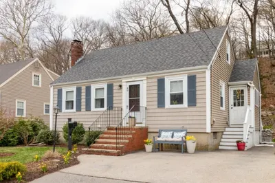 49 Brookside Rd