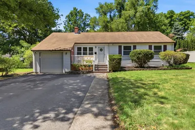 542 Trapelo Rd 1