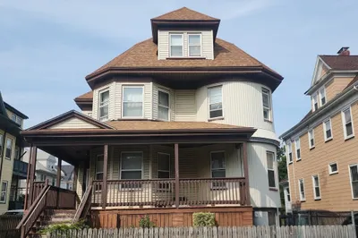 42 Esmond St #2