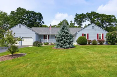 110 Colonial Road 1