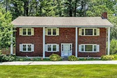 52 Meadowbrook Rd