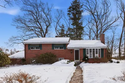105 Edgewater Rd