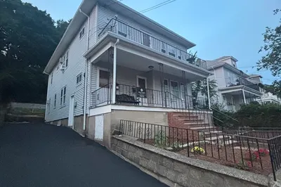 207 Gladstone St 1