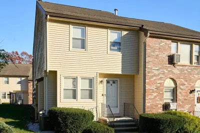 3 Woodland St #16