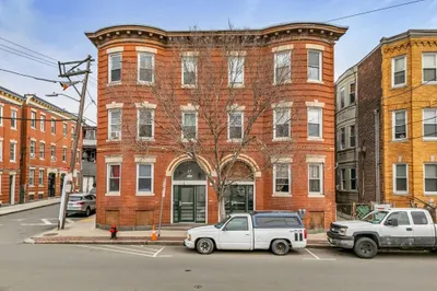 139 Hawthorne St 1