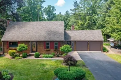 44 Llewellyn Dr 1
