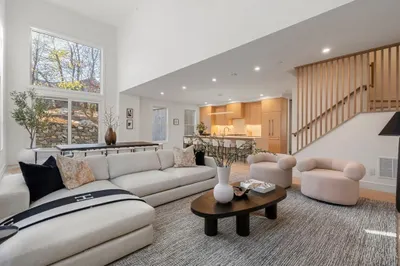 44 Robeson Street #44B 1
