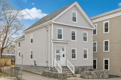 256 School St 1