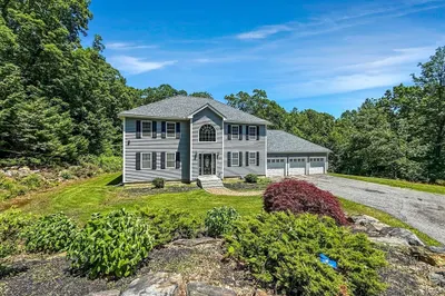15 Stone Fence Dr 1