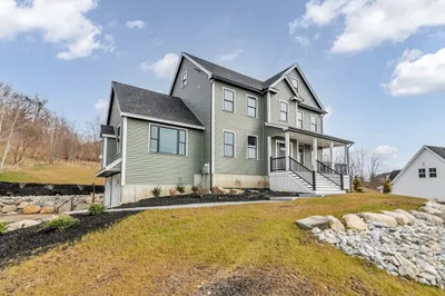 122 Seven Sister Rd 1