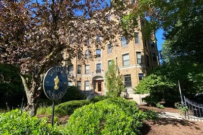 122 Riverway #4