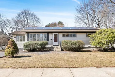 23 Sunrise Ave