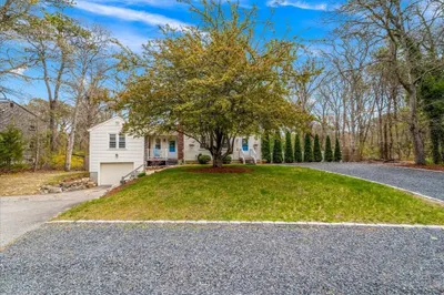 382 N Main St 1