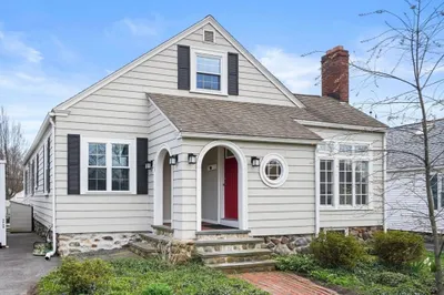 20 Dewey St