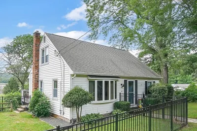 35 Ridgeway St 1