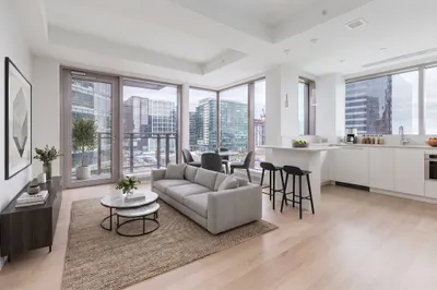 133 Seaport Blvd #902