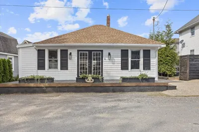 4 Locust St
