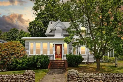 56 Capen St