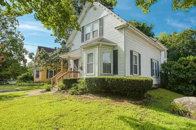 207 Crescent St