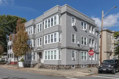 121 Johnson St #3L