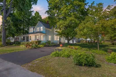 65 Oxford Ave 1