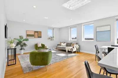 52 Fisher Ave #302 1