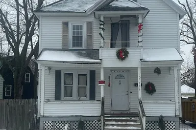 126 Benton St