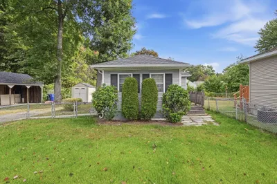 215 Eddy St 1