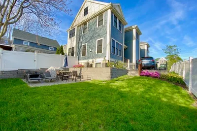 49 Cottage St #2