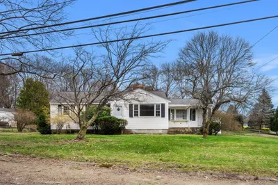 2 Hickory Ln 1