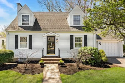 63 Hawthorn Ave