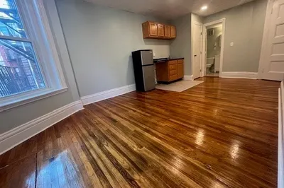 302 Newbury St #9