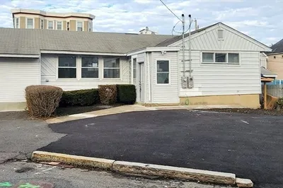 7 Dolphin Ave 1