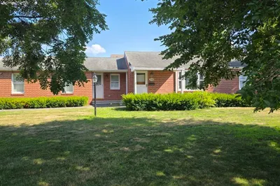 309 Island Pond Rd 1