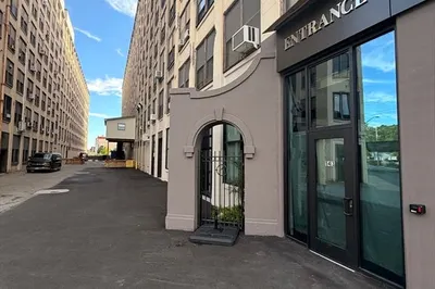 143-147 Essex St #607 1