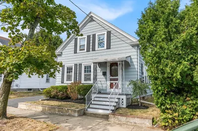 9 Salem St 1
