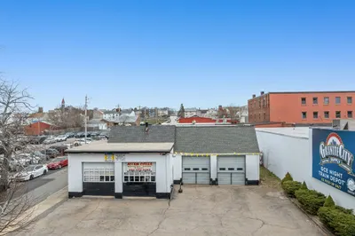 326 Pleasant St 1