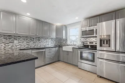 32 Colony Rd 1