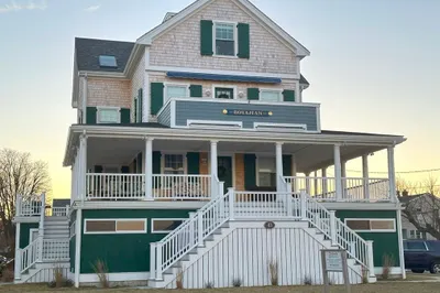 43 Oceanside Drive : Lower Dr #LOWER 1