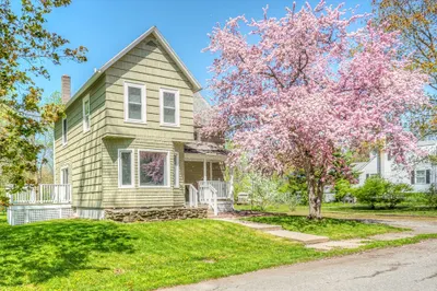 98 Morse Ave
