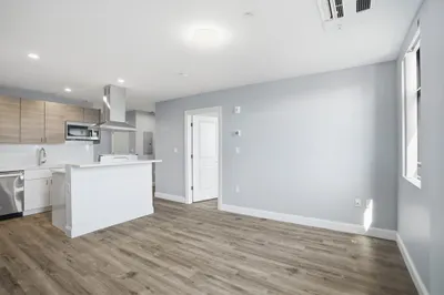632 Centre St #305 1