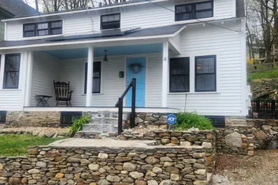 4 Highland Ct #4