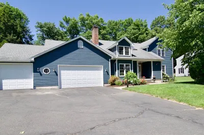 83 Pineridge Dr 1