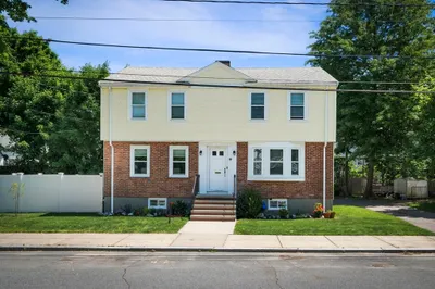 42 Paragon Rd #1