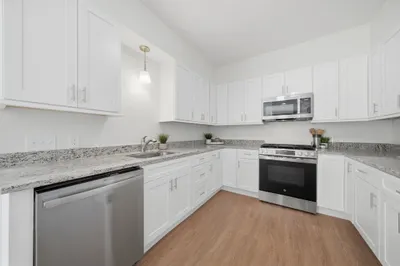 10 Franklin Ave #400