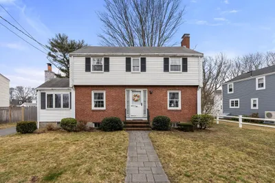 29 Dickens St