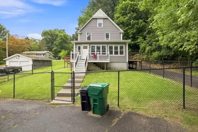 96 Granby Rd 1